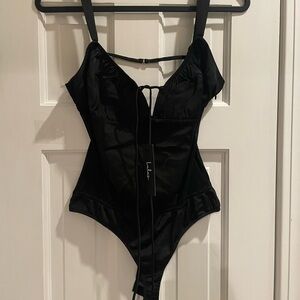 Lulu's Black bodysuit. Women’s size Medium.NWT. Side zipper
